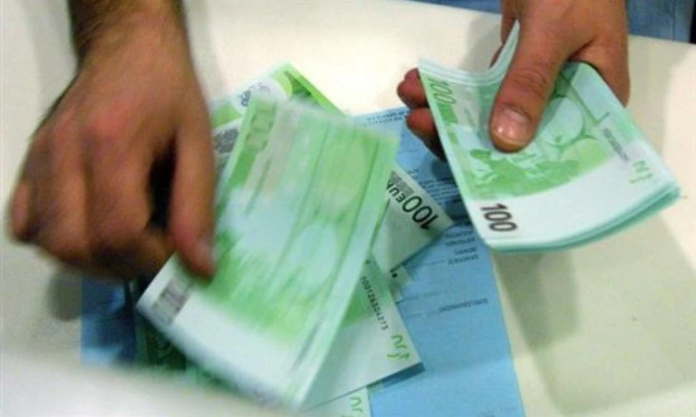 Μειώνουν τα επιτόκια των καταθέσεων Alpha Bank και Τράπεζα Πειραιώς